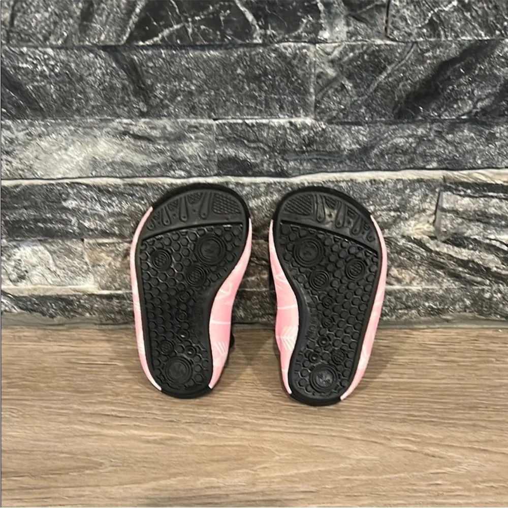 NWOT Pink Arrow Toddler‎ Girls Water Shoes Slip-on